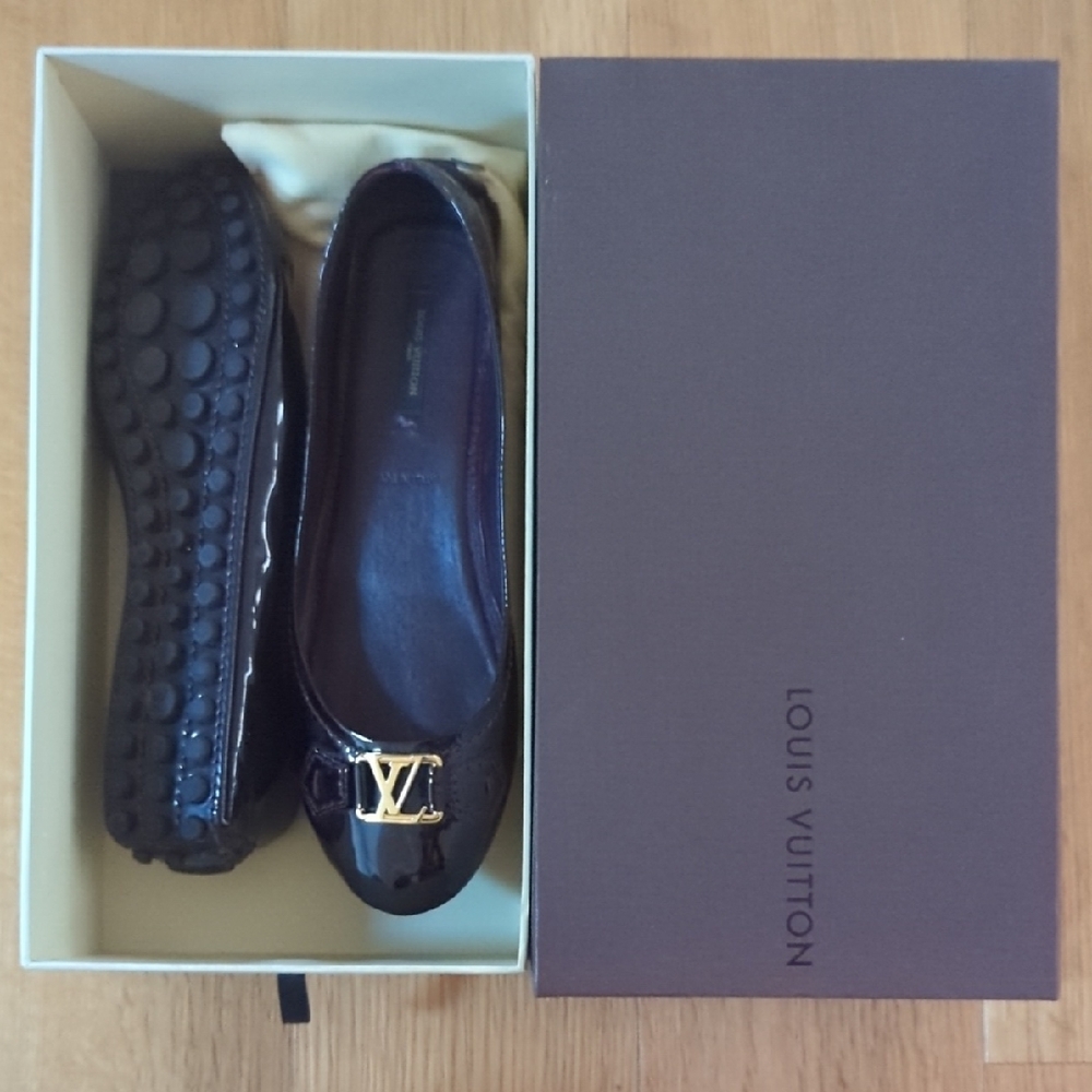 Louis Vuitton Women's Black Patent Leather Flats
